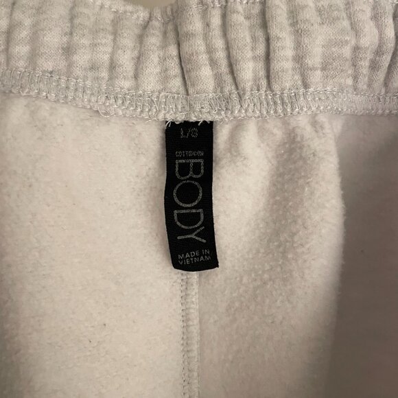 Body Baggy Sweatshorts - Picture 4 of 4